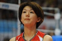 大人の上品コーデを披露した栗原さん。写真：REUTERS/AFLO