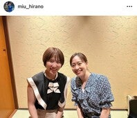 可憐な私服姿で登場した平野（左）と石川さん（右）。（画像は平野美宇の公式インスタグラムより）