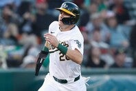 昨季はアスレティックでプレーしたネビン。メジャー時代は何度もマイナーと行き来するなど苦労も多かった。(C)Getty Images