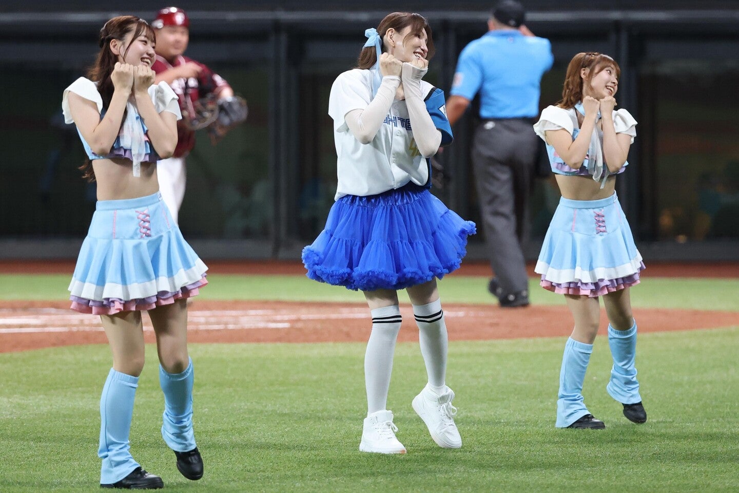 キレキレのダンスで観客を沸かせたKABA.ちゃんさん（中央）。写真：産経新聞社