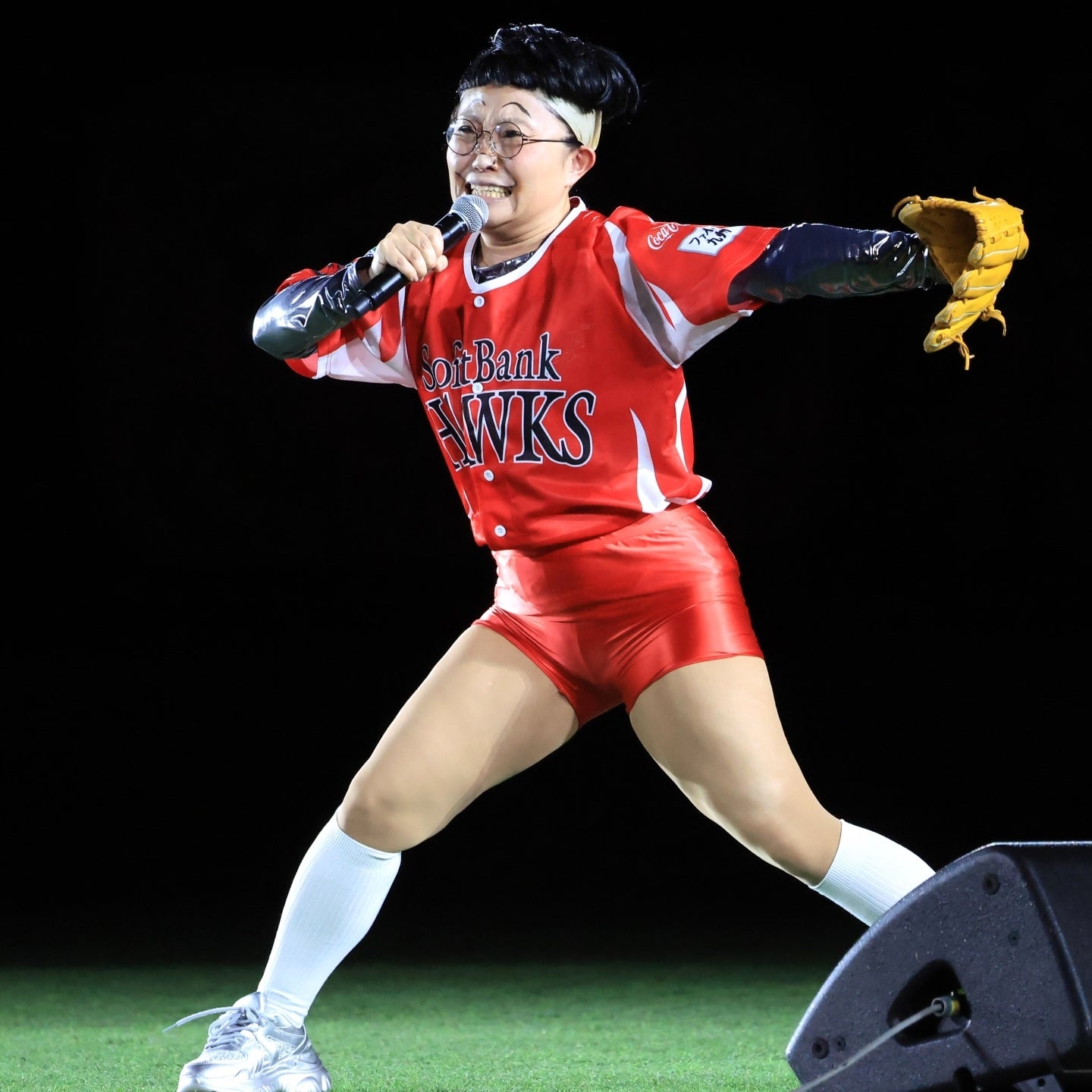持ちネタの“中島くん”を熱演するキンタロー。さん。(C)SoftBank HAWKS