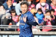 58歳のカズが、また新たな記録を築いた（写真は24年12月、南雄太引退試合）。(C)Getty Images
