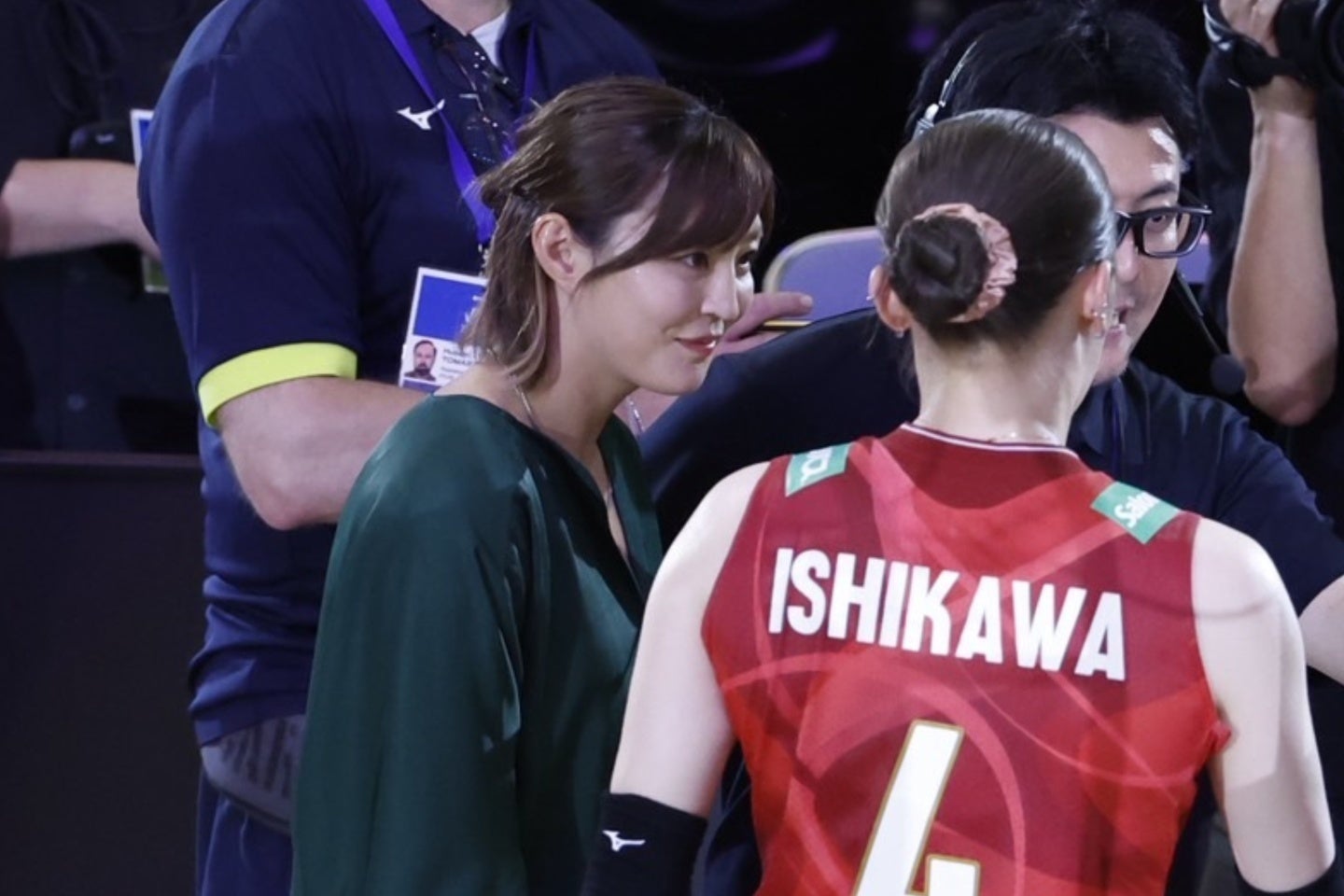 バレーボール会場に角田夏実が登場した。写真：滝川敏之