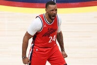 昨季は初のオールスター選出まであと一歩に迫ったパウエル。新天地でさらなる躍進を期す。(C)Getty Images