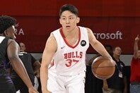 河村が好アシスト連発で会場を沸かせている。(C)Getty Images