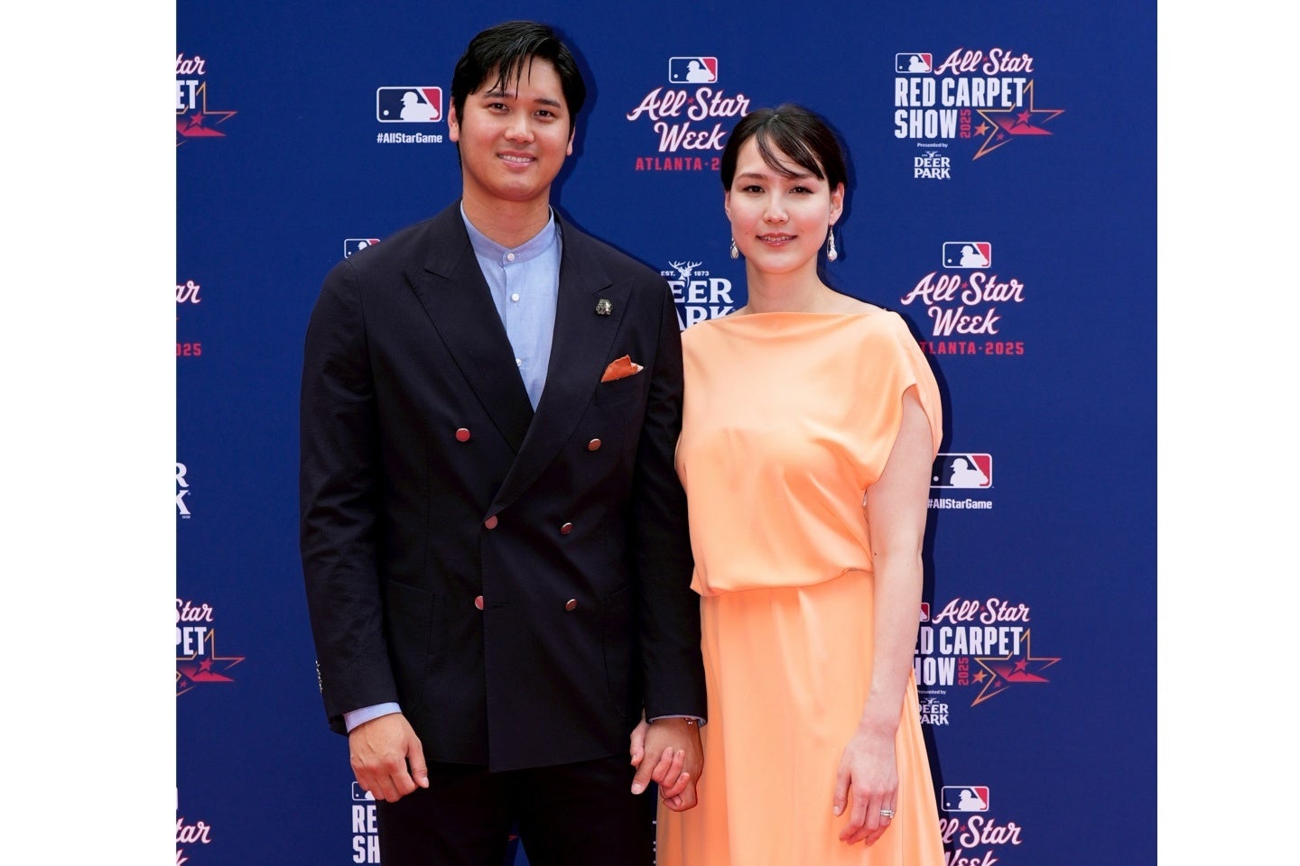 大谷と真美子夫人が１年ぶりに米球宴前のレッドカーペットに登場した。(C)AP/AFLO