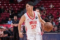 第４Ｑに好アシストを連発した河村。ブルズの逆転勝利に貢献した。(C)Getty Images