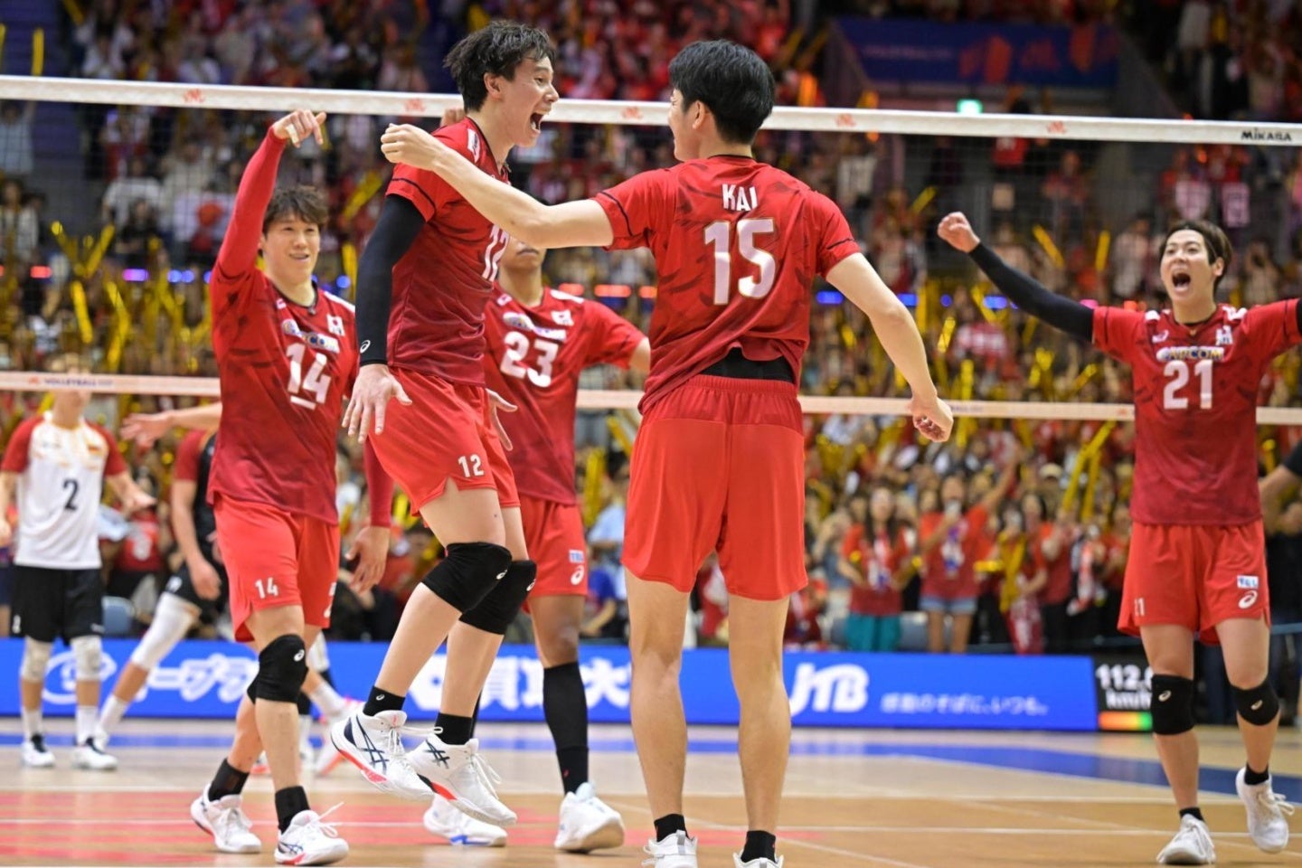 甲斐のサービスエースで日本はドイツを撃破した。写真:金子拓弥(THE DIGEST写真部)
