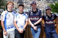 レッドブルの来季ドライバー・ラインアップとして濃厚なのはハジャー（左から2番目）とフェルスタッペン（右から2番目）のコンビ。ローソン（左端）はレーシングブルズ残留が濃厚、角田（右端）は移籍必至か...。(C) Getty Images