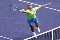 ボールがグリップに当たって返球された場合は有効だが、指先などに触れていたらタッチとなり失点する。では、相手のタッチを目撃した際はどう対応すべきか…。(C)Getty Images