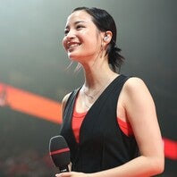 テレ朝のバスケ中継で「SPブースター」を務める広瀬すずさん。写真：永島裕基