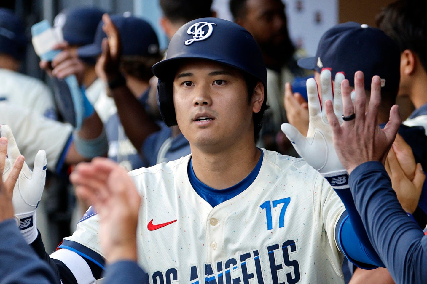 現地19日のブルワーズ戦で33号２ランを放ったドジャースの大谷。(C)Getty Images