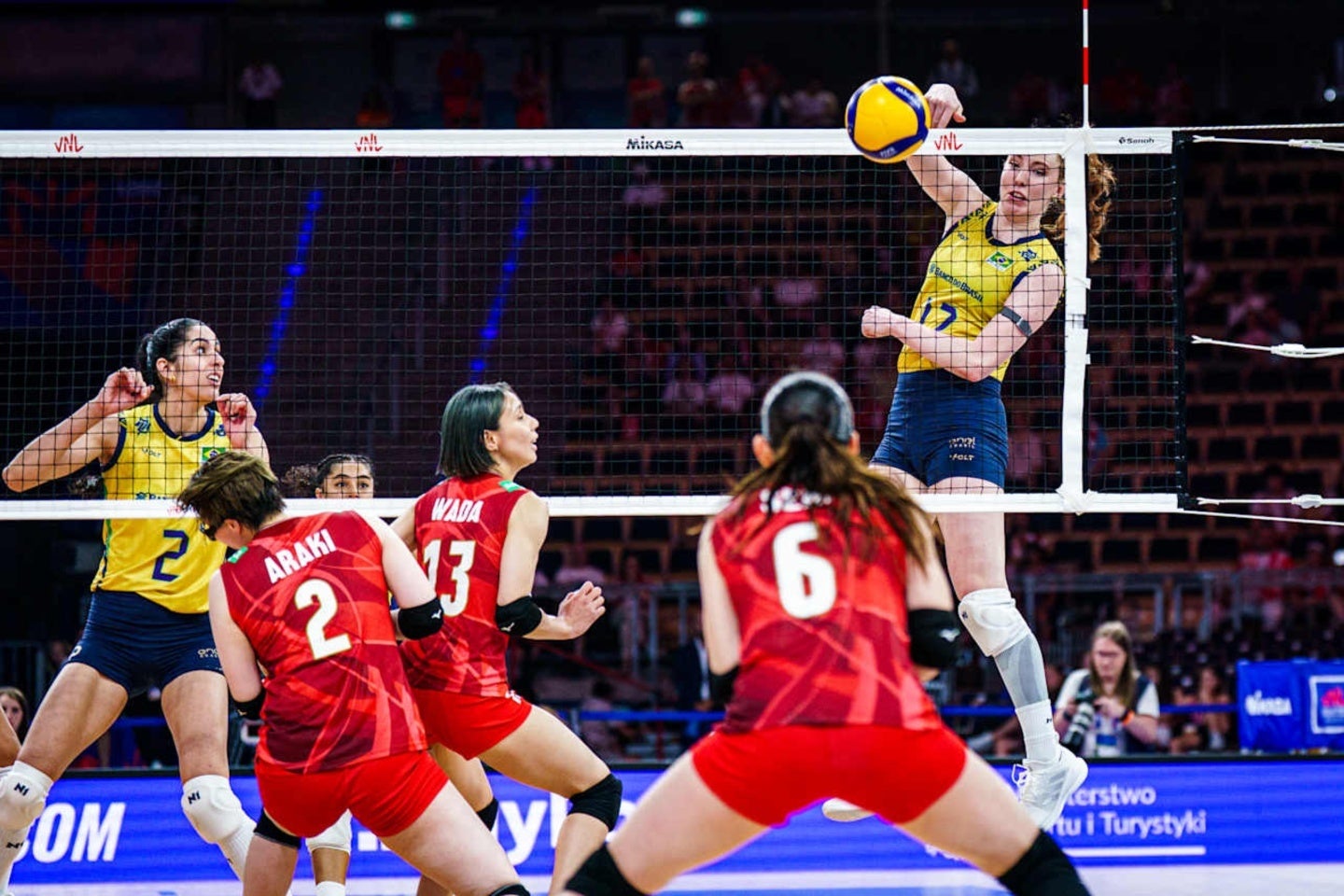 日本はブラジルに敗れ２大会連続の決勝進出は逃した。(C)Volleyball World