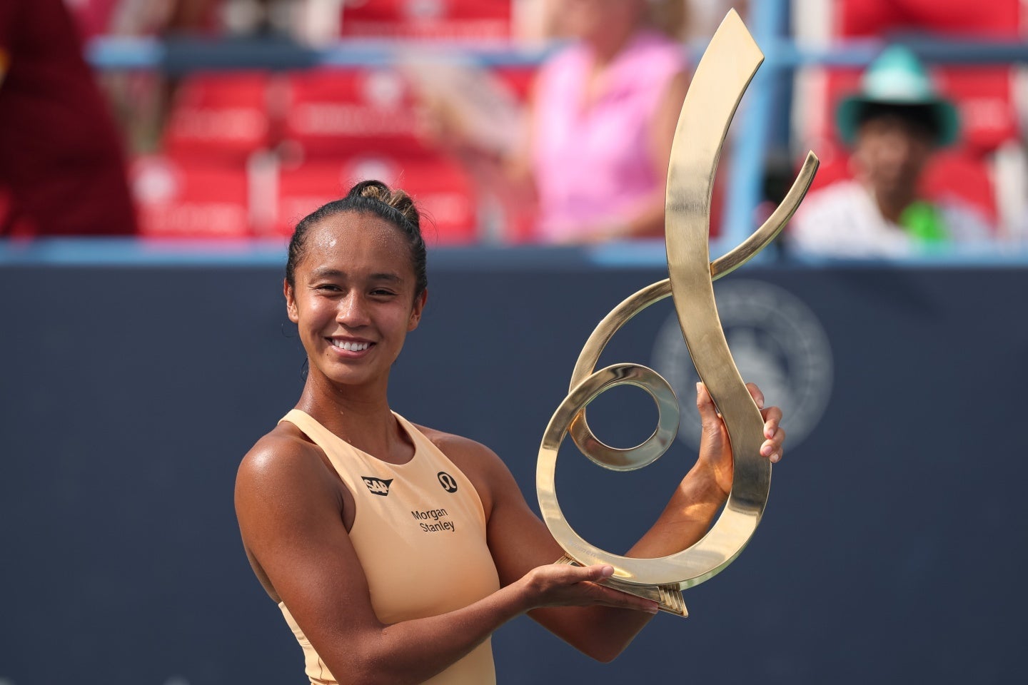 WTA500のワシントン大会でペグラやルバキナら強豪を破ったフェルナンデス。決勝ではカリンスカヤを一蹴し、約１年９カ月ぶりのツアー優勝を飾った。（C）Getty Images