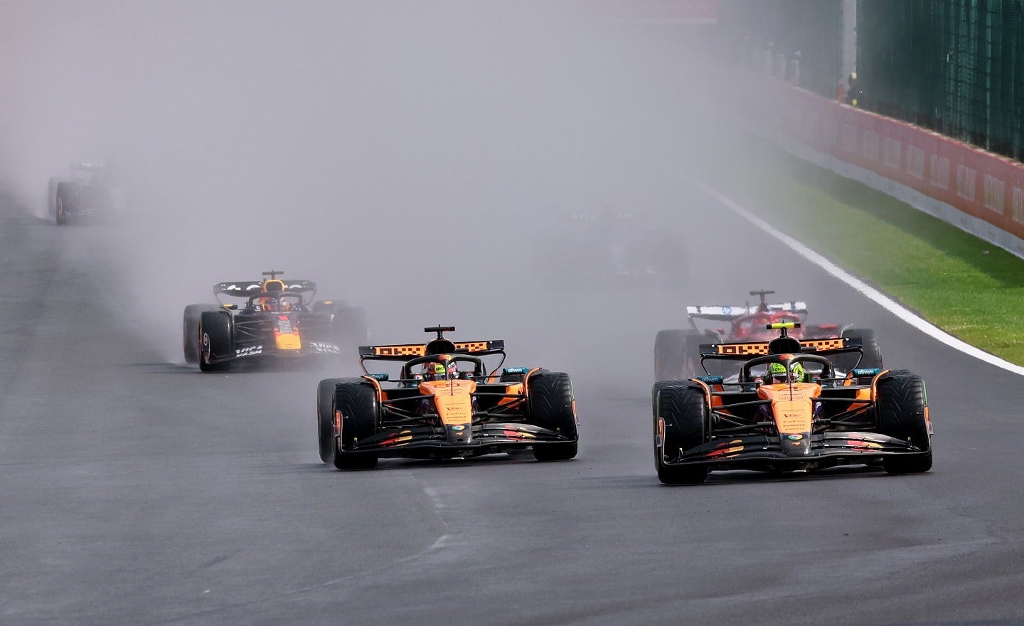 雨天による視界不良で1時間20分もの間セッションが中断された今回のベルギーGP。(C) Getty Images