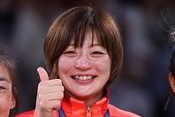 角田がハワイでサーフィンを楽しむ姿を公開。(C)Getty Images