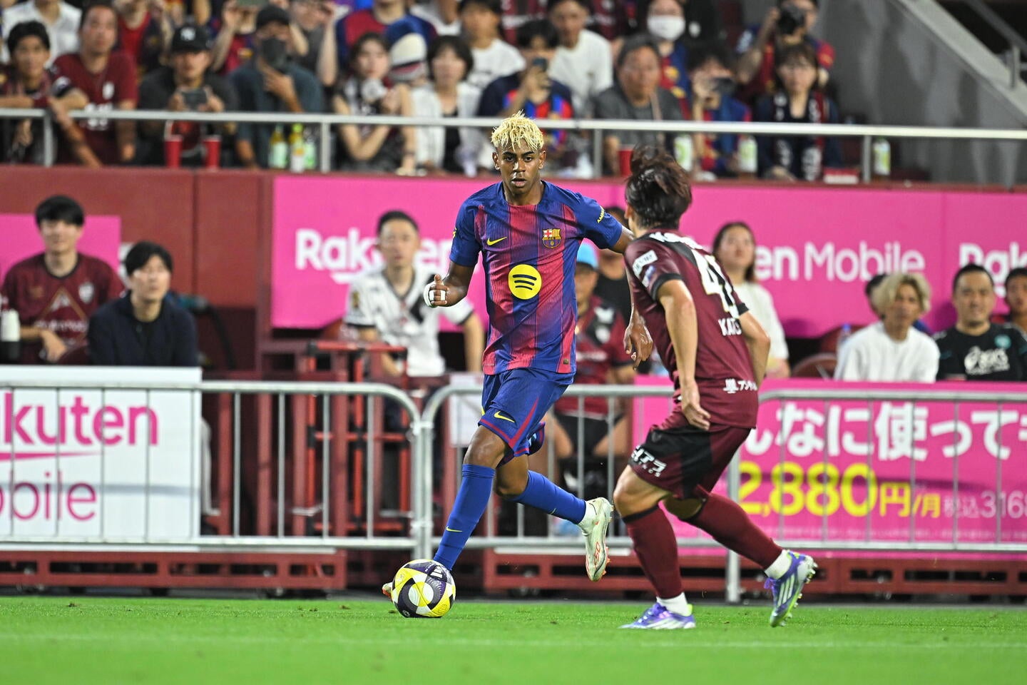 アスリート２人もバルセロナ対ヴィッセル神戸の試合を現地観戦していた。写真：金子拓弥（THE DIGEST写真部）