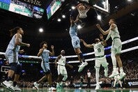 自慢の跳躍から繰り出したモラントの「ダブルクラッチ・リバースダンク」が、ファンが選ぶ最高の１本となった。(C)Getty Images
