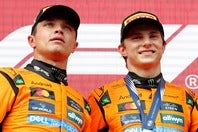 昨季ハンガリーGPウィナーのピアストリ（右）。今季はノリス（左）をリードする形でグランプリを迎える。(C) Getty Images