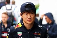 ７戦ぶりのポイント獲得を目指しハンガリーGPに挑む角田（中央）。(C) Getty Images
