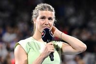 元世界５位で2014年のウインブルドンでは準優勝しているブシャールが地元カナダ大会でその輝かしいキャリアに終止符を打った（写真は引退セレモニーでのスピーチ時）。(C)Getty Images
