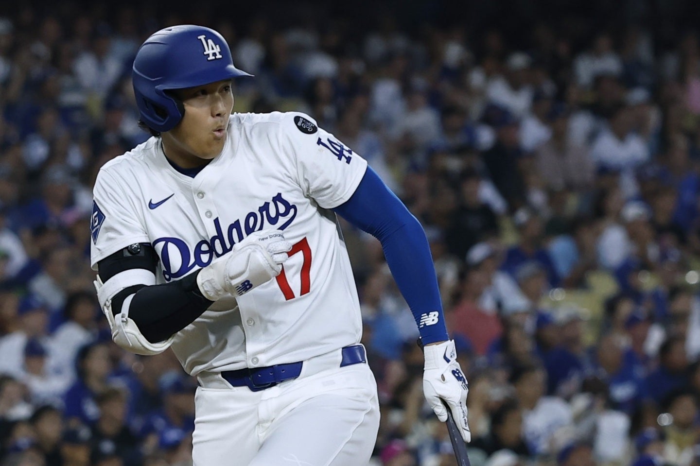 大谷のファウルボールに自身も身をよじって驚きを示した。(C) Getty Images