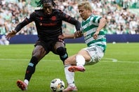 苦戦を強いられながらも開幕戦で決勝アシストを決めた前田。(C)Getty Images