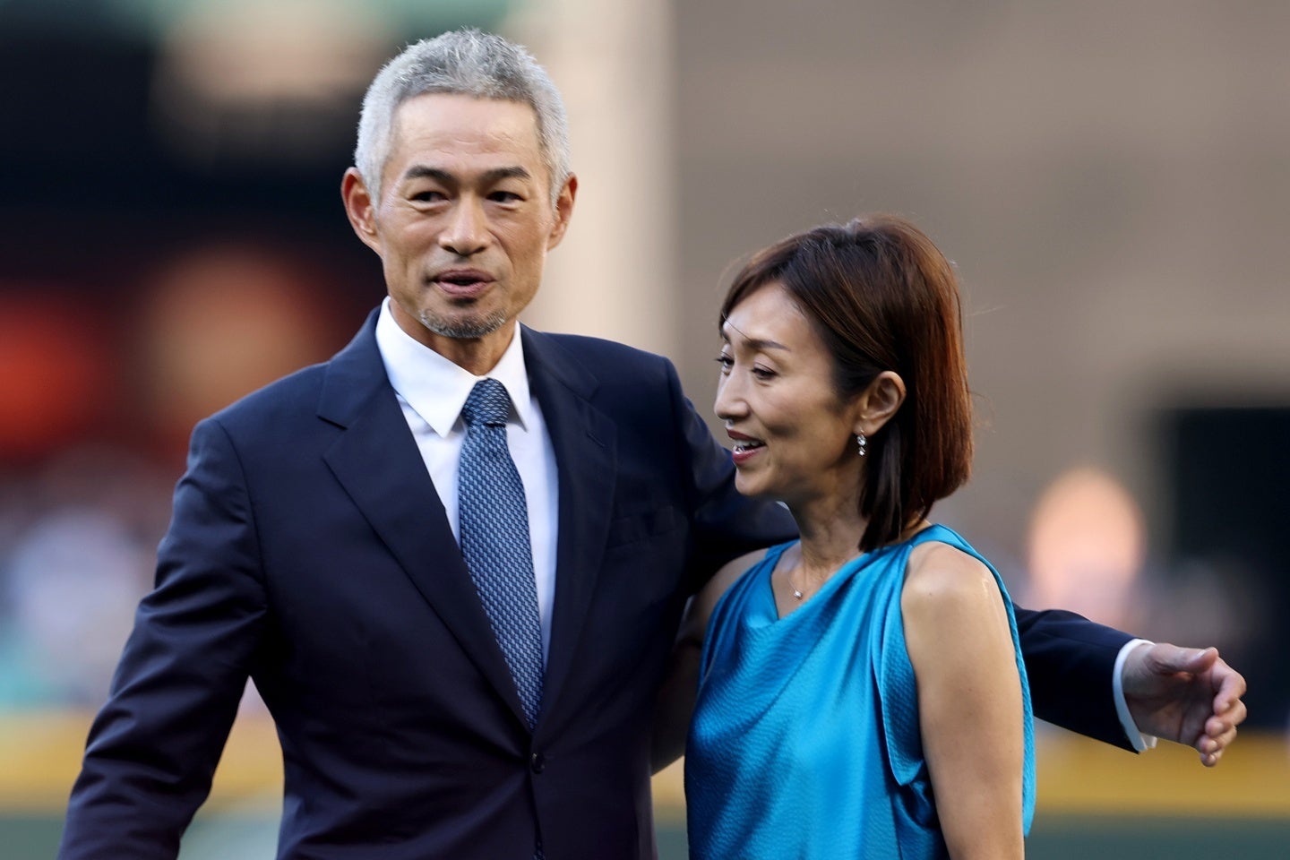 マリナーズの永久欠番セレモニーに出席したイチロー氏と弓子夫人。(C)Getty Images