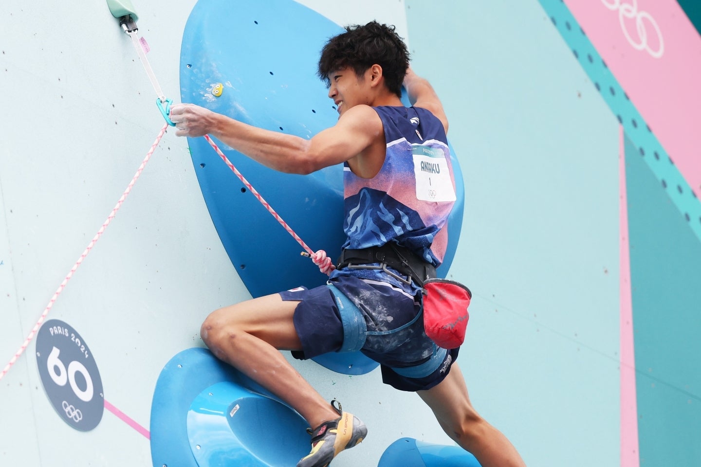 パリ五輪のスポーツクライミング男子複合で、日本勢初の銀メダルを獲得した安楽宙斗。(C) Getty Images