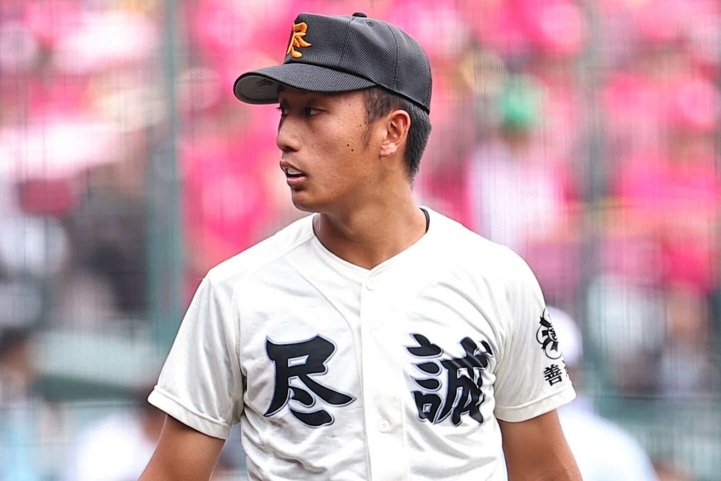 「尽誠」とプリントされたユニホーム。写真：梅月智史（THE DIGEST写真部）
