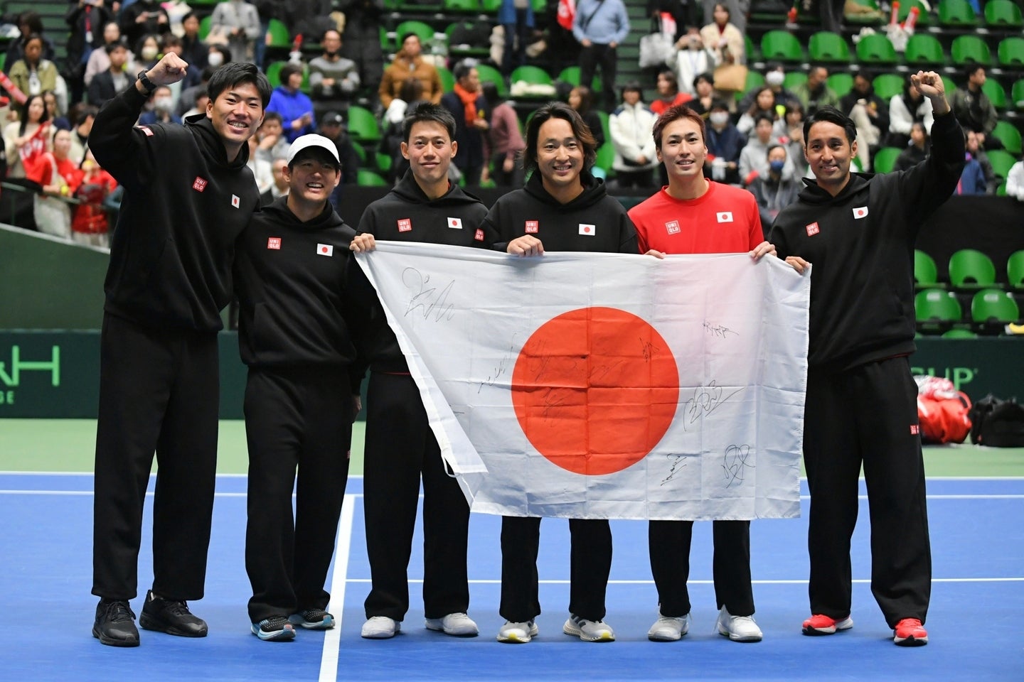 ２月のファイナル予選１回戦を勝ち上がった日本代表。錦織、西岡ら、今回もベストメンバーが揃った。写真：渡辺隆康（スマッシュ編集部）