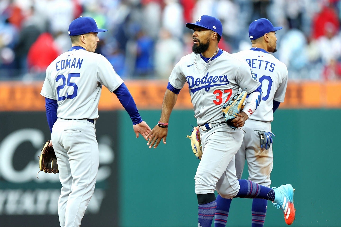 ドジャースは今季守備の乱れにより試合を落とすケースが目立ってる。(C)Getty Images