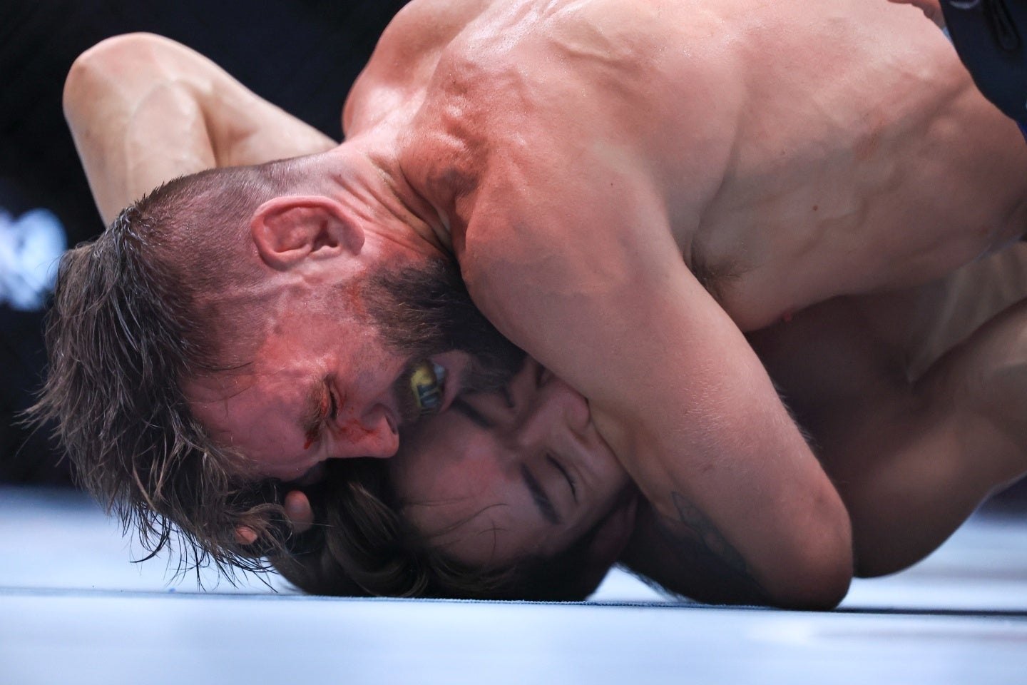 朝倉（下）はチョークに屈しUFC２連敗となった。(C) Getty Images