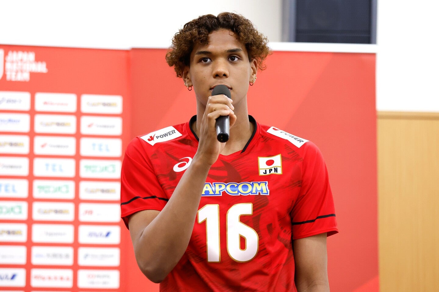 お洒落な私服姿をインスタグラムで公開した村山。写真：滝川敏之