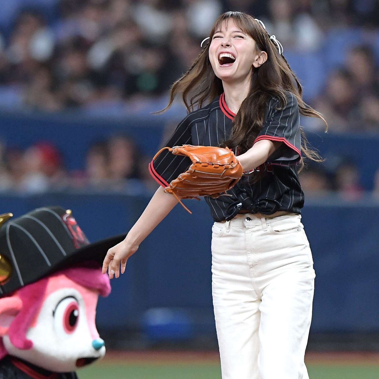 京セラドームを大いに沸かせたMay J.さん。とりわけゲーム後のライブは好評を博した。写真：産経新聞社