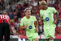 ガビ（中央）は今のバルサの中盤を「世界屈指」と表現した。(C)Getty Images