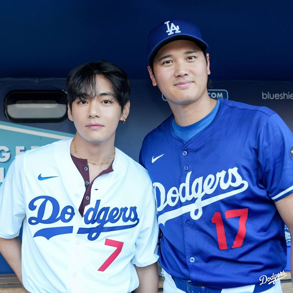 大谷とBTS・Vさんの２ショット。（画像はドジャース公式SNSのスクリーンショット）