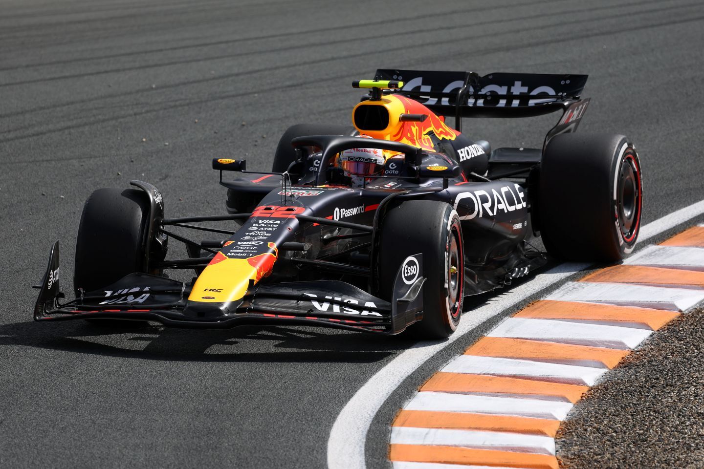 フリー走行２回目は、フェルスタッペンと約0.3秒差の７位につけた角田。予選、決勝でのパフォーマンスが期待される。(C) Getty Images