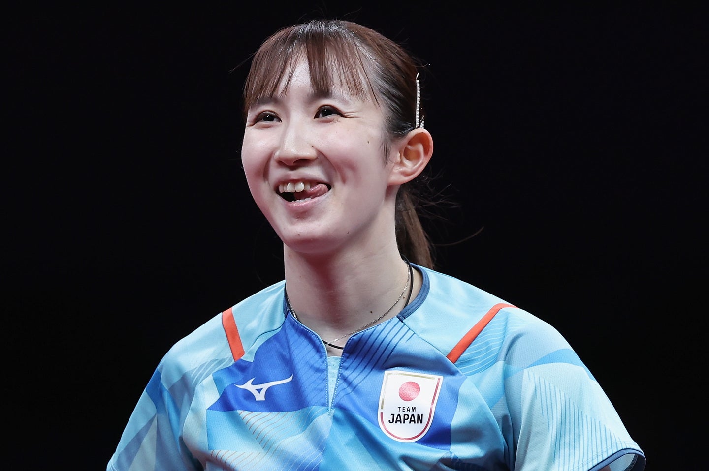 フランスの高級ブランド主催イベントに、卓球女子の早田が白のワンピース姿で登場。ファンの視線を集めている。(C)Getty Images