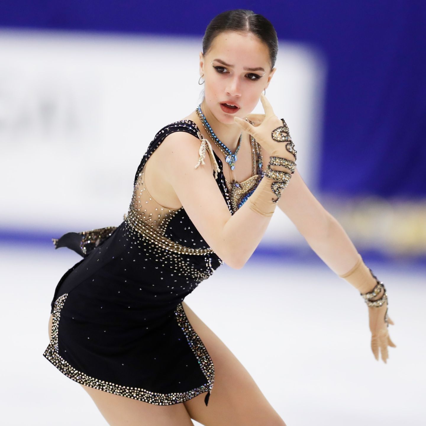 チャレンジングなSNS投稿を続けているザギトワ。写真：森田直樹/アフロスポーツ