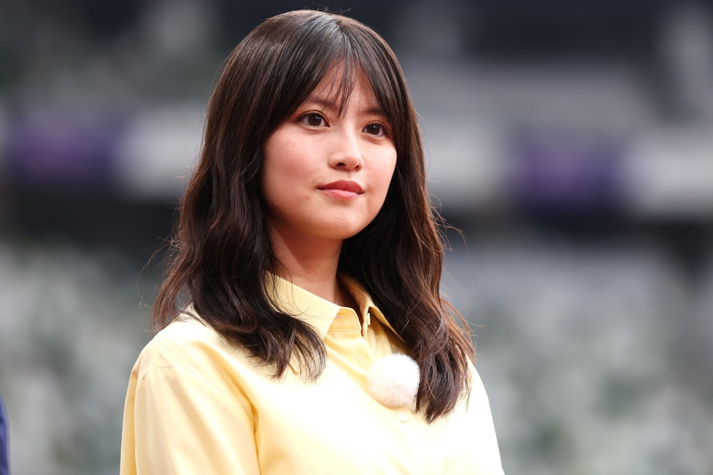 国立競技場に突如登場した今田美桜さん。代表選手たちからも「おー！」と歓声が上がった。写真：森田直樹/アフロスポーツ