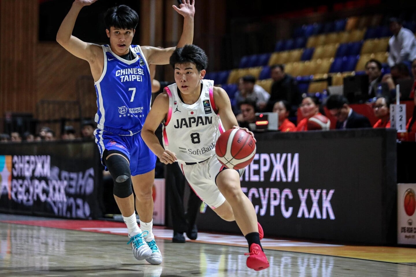 大一番でチーム最小163cmの越が31得点の大暴れ。来年のU17Ｗ杯出場権をもたらした。(C)FIBA