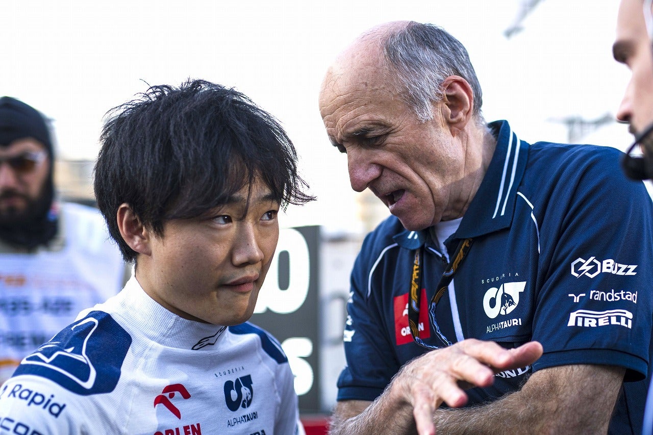 角田（左）のレッドブル残留に厳しい見方を示したトスト氏（右）。(C)Getty Images
