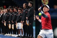 デ杯ファイナル予選２回戦、ドイツに挑んだ日本チーム（左）。西岡良仁は最近の不振を払拭するプレーを見せたが、あと１本が取れなかった。写真：滝川敏之
