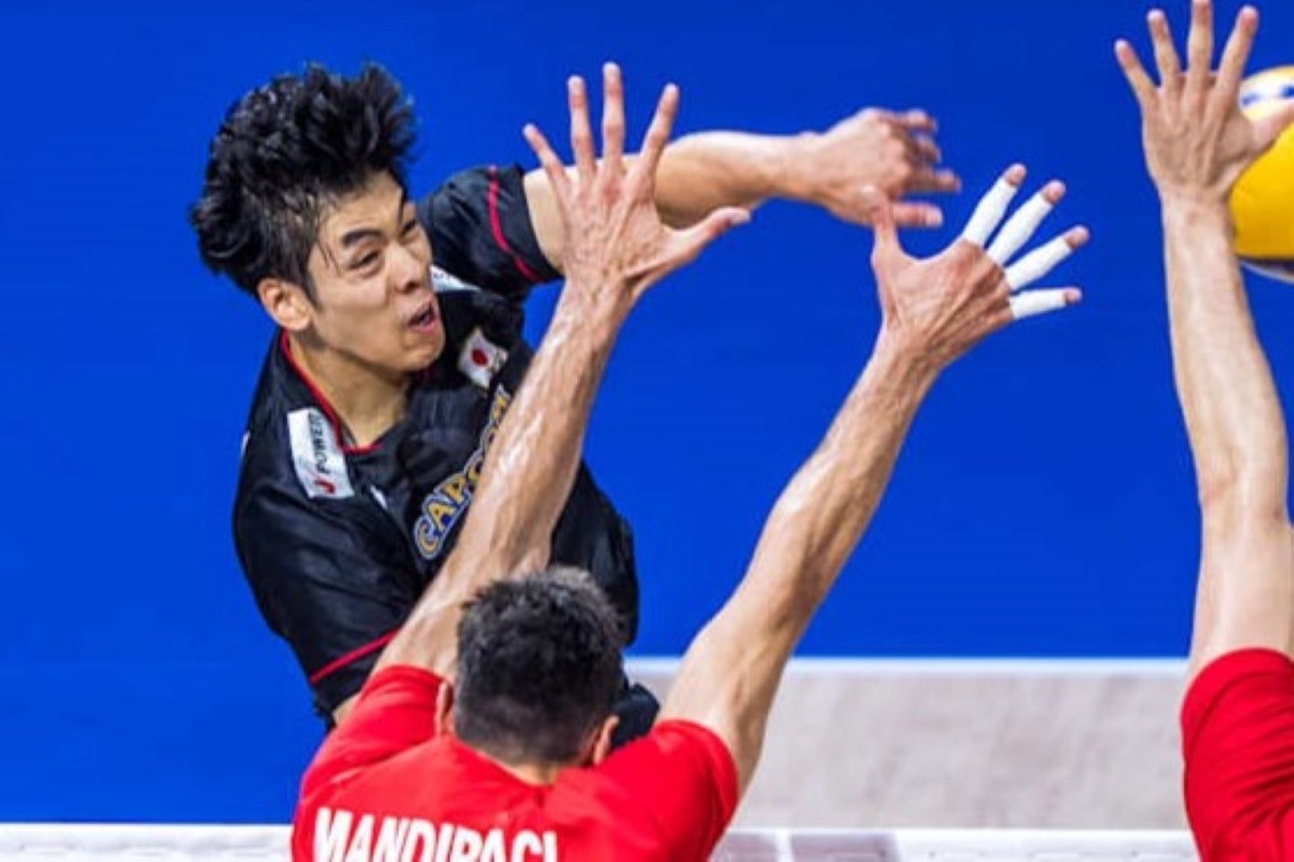 トルコに０－３にストレート負け。日本の最多得点者は、13点の宮浦だった。(C) Volleyball World