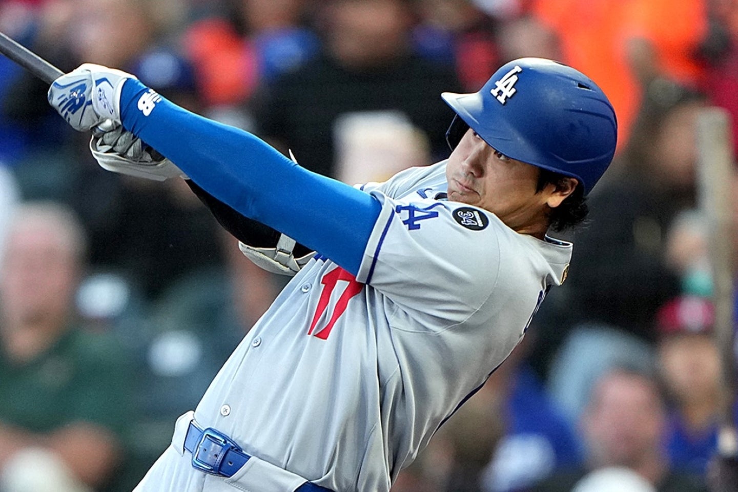 飛距離454フィート（約138.4メートル）を計測する今季自己最長、特大49号本塁打を放った大谷。(C)Getty Images