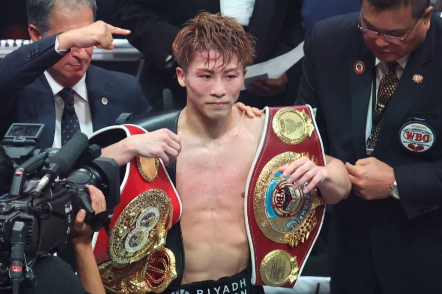 ４団体統一王者の井上が５度目の防衛に成功した。写真：滝川敏之