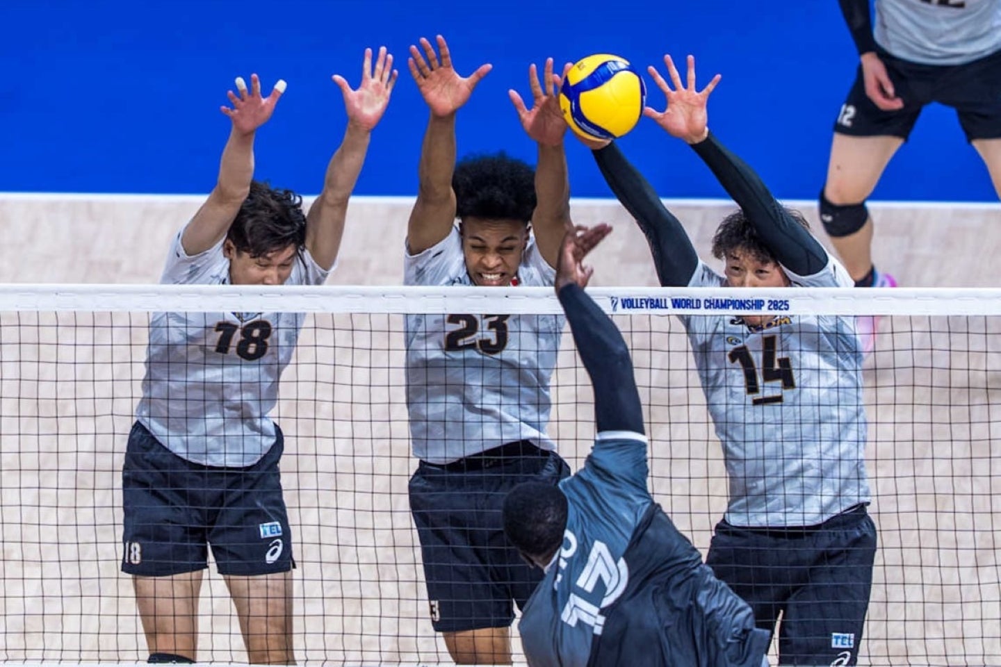 トルコ戦に続いてカナダ戦にも敗れた日本は、１次リーグ敗退が決まった。(C) Volleyball World