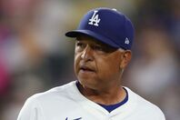 ドジャースを率いるロバーツ監督。シュワーバー対策は失敗となった。(C) Getty Images