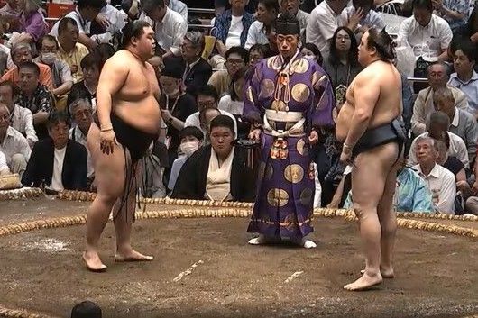 明生と佐田の海の一番で早口言葉のような読み上げが披露された。（C）AbemaTV,Inc.